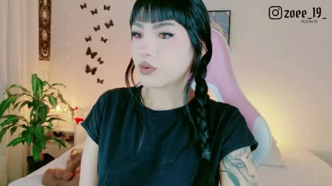 Snapshot of cuteezoe chatting on 05-18-26, 04:29 Zoe online show from 05-18-26, 04:29