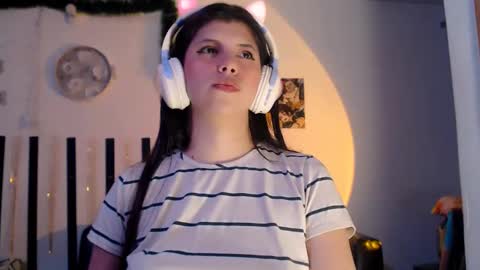 Snapshot of cutehaome chatting on 10-25-25, 01:13 haome online show from 10-25-25, 01:13