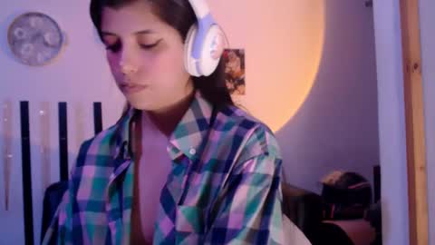 Snapshot of cutehaome chatting on 11-10-25, 03:38 haome online show from 11-10-25, 03:38