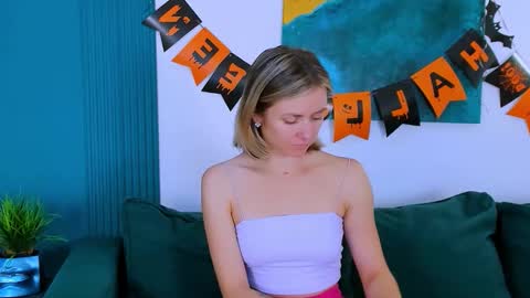 cutemirage online show from 10-30-25, 02:51