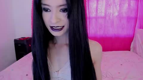 Snapshot of cutenaked_8 chatting on 09-12-25, 10:10 Natalie online show from 09-12-25, 10:10