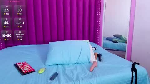 cutepetitee online show from 10-07-25, 09:23