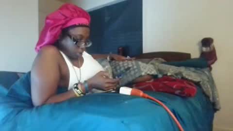 Snapshot of cuteshotkiki chatting on 10-27-25, 01:15 mary mack online show from 10-27-25, 01:15