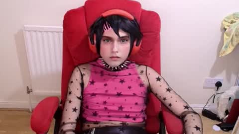 Snapshot of cutest_princess chatting on 11-25-25, 11:27 cutest_princess online show from 11-25-25, 11:27