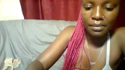 Snapshot of cutey_lunar chatting on 02-11-25, 11:33 cutey_lunar online show from 02-11-25, 11:33