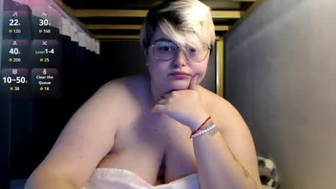 Snapshot of cutie_florence chatting on 04-27-26, 08:23 Sophie Lilith online show from 04-27-26, 08:23