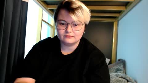Snapshot of cutie_florence chatting on 04-28-26, 01:15 Sophie Lilith online show from 04-28-26, 01:15