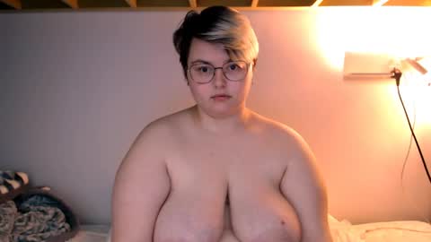 Snapshot of cutie_florence chatting on 05-11-26, 02:45 Sophie Lilith online show from 05-11-26, 02:45
