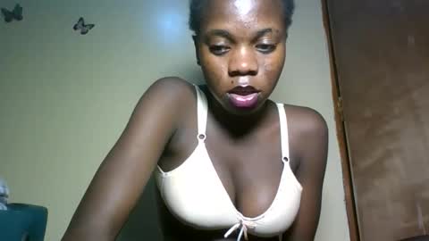 Snapshot of cutie_plush chatting on 05-16-26, 07:45 cutieplush online show from 05-16-26, 07:45