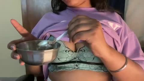 Snapshot of cutie_ruhi chatting on 06-13-26, 04:27 Ruhii online show from 06-13-26, 04:27