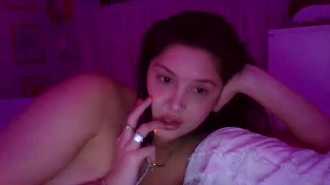 Snapshot of cutieoggg420 chatting on 12-24-24, 03:49 Cutieoggg420 online show from 12-24-24, 03:49