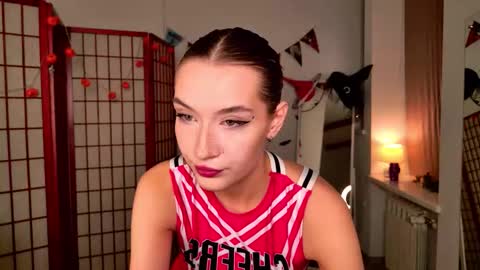 Vivienne online show from 10-30-25, 07:54