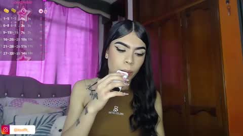 Snapshot of cuttebabe_ chatting on 01-12-25, 09:08 Sophia online show from 01-12-25, 09:08