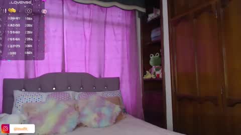 Snapshot of cuttebabe_ chatting on 02-04-25, 09:52 Sophia online show from 02-04-25, 09:52