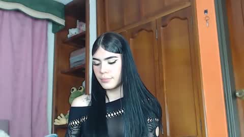 Snapshot of cuttebabe_ chatting on 03-07-25, 11:38 Sophia online show from 03-07-25, 11:38