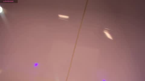 Laura online show from 04-24-26, 11:23