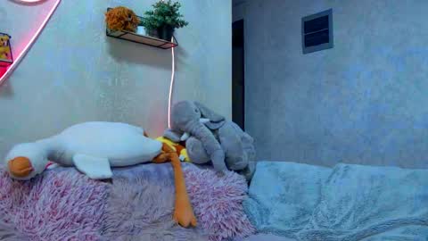 Snapshot of cuttiebunny chatting on 05-13-26, 12:52 cuttiebunny online show from 05-13-26, 12:52