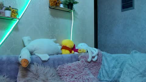 Snapshot of cuttiebunny chatting on 05-15-26, 11:34 cuttiebunny online show from 05-15-26, 11:34