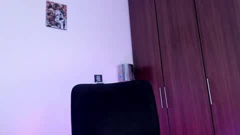 Cyan online show from 10-21-25, 01:39