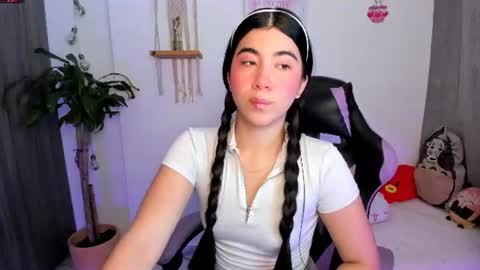 Snapshot of cyber_lizz chatting on 06-22-26, 10:40 Liz online show from 06-22-26, 10:40