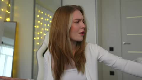 Snapshot of cyberheart_ chatting on 12-28-24, 12:35 EMILY online show from 12-28-24, 12:35