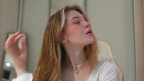 Snapshot of cyberheart_ chatting on 01-14-25, 02:53 EMILY online show from 01-14-25, 02:53