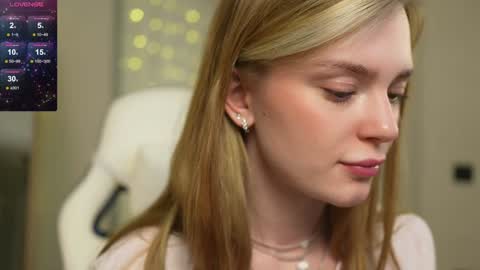 Snapshot of cyberheart_ chatting on 01-22-25, 05:38 EMILY online show from 01-22-25, 05:38