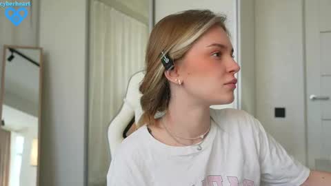 Snapshot of cyberheart_ chatting on 02-12-25, 01:16 EMILY online show from 02-12-25, 01:16