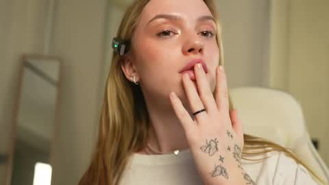 Snapshot of cyberheart_ chatting on 02-27-25, 04:53 EMILY online show from 02-27-25, 04:53