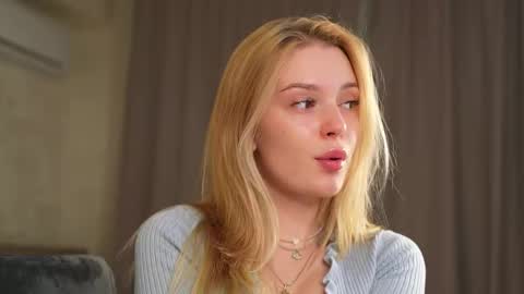 Snapshot of cyberheart_ chatting on 09-13-25, 05:02 EMILY online show from 09-13-25, 05:02