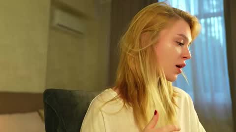 Snapshot of cyberheart_ chatting on 10-01-25, 02:56 EMILY online show from 10-01-25, 02:56