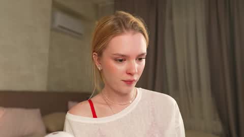 Snapshot of cyberheart_ chatting on 10-07-25, 03:42 EMILY online show from 10-07-25, 03:42