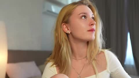 Snapshot of cyberheart_ chatting on 10-20-25, 01:11 EMILY online show from 10-20-25, 01:11