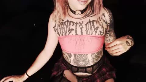 Snapshot of cybertrouble_ chatting on 12-23-25, 01:25 Nikki online show from 12-23-25, 01:25