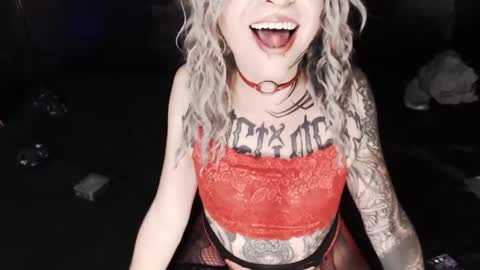 Snapshot of cybertrouble_ chatting on 02-19-26, 12:28 Nikki online show from 02-19-26, 12:28