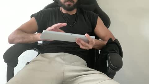 Cylus X online show from 04-25-26, 10:18