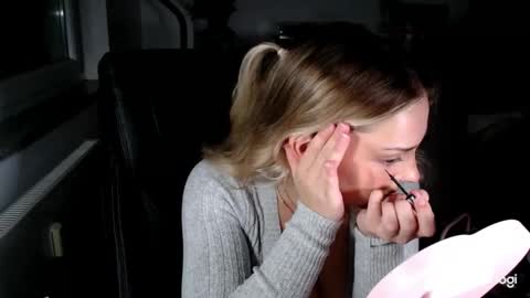 Snapshot of cymaishere chatting on 10-18-25, 05:35 cymaishere online show from 10-18-25, 05:35