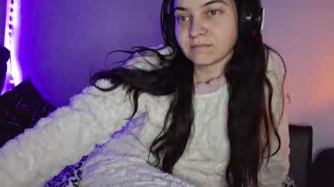 Snapshot of cyndee_winter chatting on 12-18-24, 10:46 Cyndee Winter online show from 12-18-24, 10:46