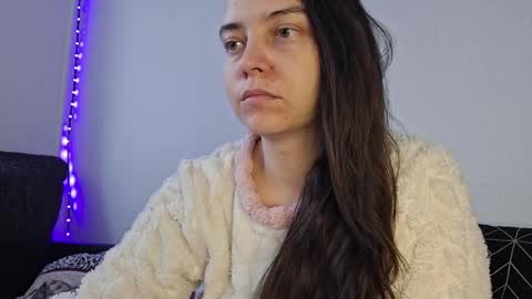 Snapshot of cyndee_winter chatting on 12-21-24, 11:44 Cyndee Winter online show from 12-21-24, 11:44