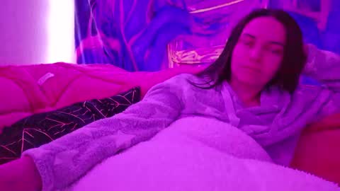 Snapshot of cyndee_winter chatting on 01-12-25, 07:42 Cyndee Winter online show from 01-12-25, 07:42