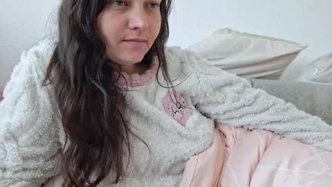 Snapshot of cyndee_winter chatting on 09-29-25, 07:46 Cyndee Winter online show from 09-29-25, 07:46