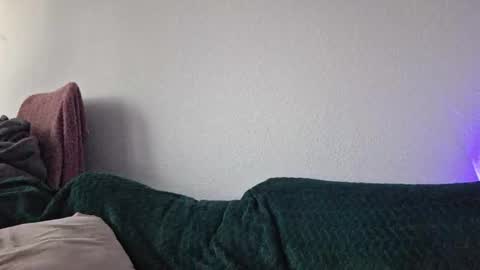 Snapshot of cyndee_winter chatting on 10-18-25, 03:57 Cyndee Winter online show from 10-18-25, 03:57