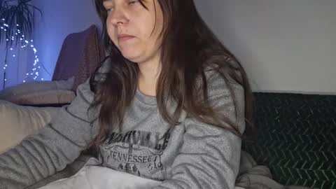 Snapshot of cyndee_winter chatting on 10-20-25, 04:29 Cyndee Winter online show from 10-20-25, 04:29