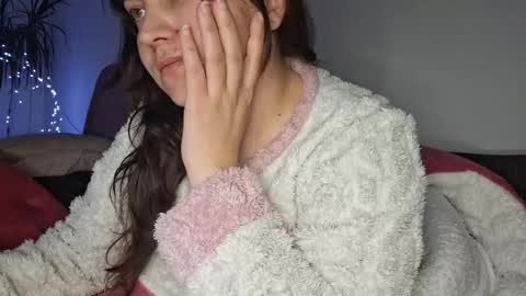 Snapshot of cyndee_winter chatting on 10-22-25, 07:35 Cyndee Winter online show from 10-22-25, 07:35