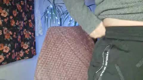 Snapshot of cyndee_winter chatting on 01-14-26, 04:56 Cyndee Winter online show from 01-14-26, 04:56