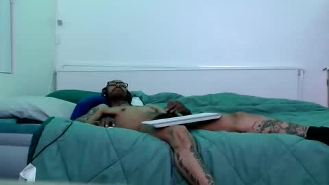 Snapshot of cyrusveal3 chatting on 06-11-26, 11:52 SkinnyTattedGuy online show from 06-11-26, 11:52