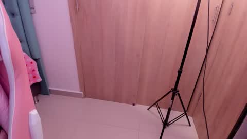 Snapshot of d___darling chatting on 12-04-25, 07:39 darling online show from 12-04-25, 07:39