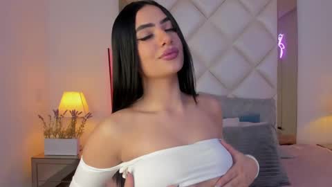 Kim online show from 12-11-24, 04:07