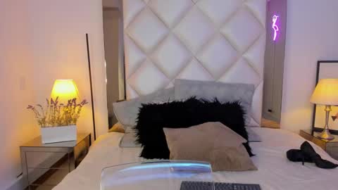 Kim online show from 12-21-24, 04:19