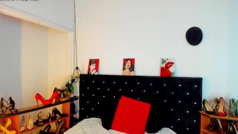 Mia  online show from 10-24-25, 12:45